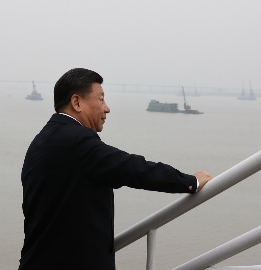 2018年4月25日，习近平总书记在湖南岳阳城陵矶水文站考察。